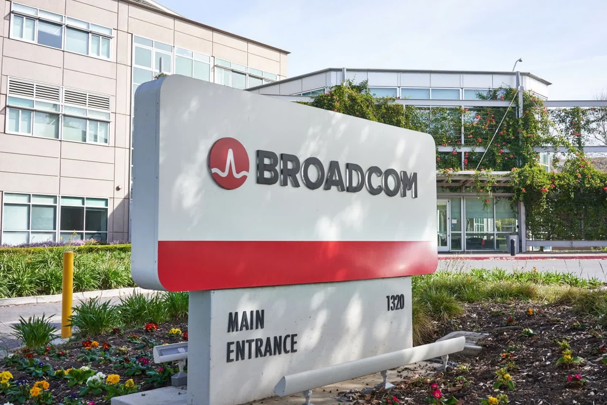 AT&T Slams Broadcom's VMware Price Hike: A 1,050% Increase AT&T Slams Broadcom's VMware Price Hike: A 1,050% Increase