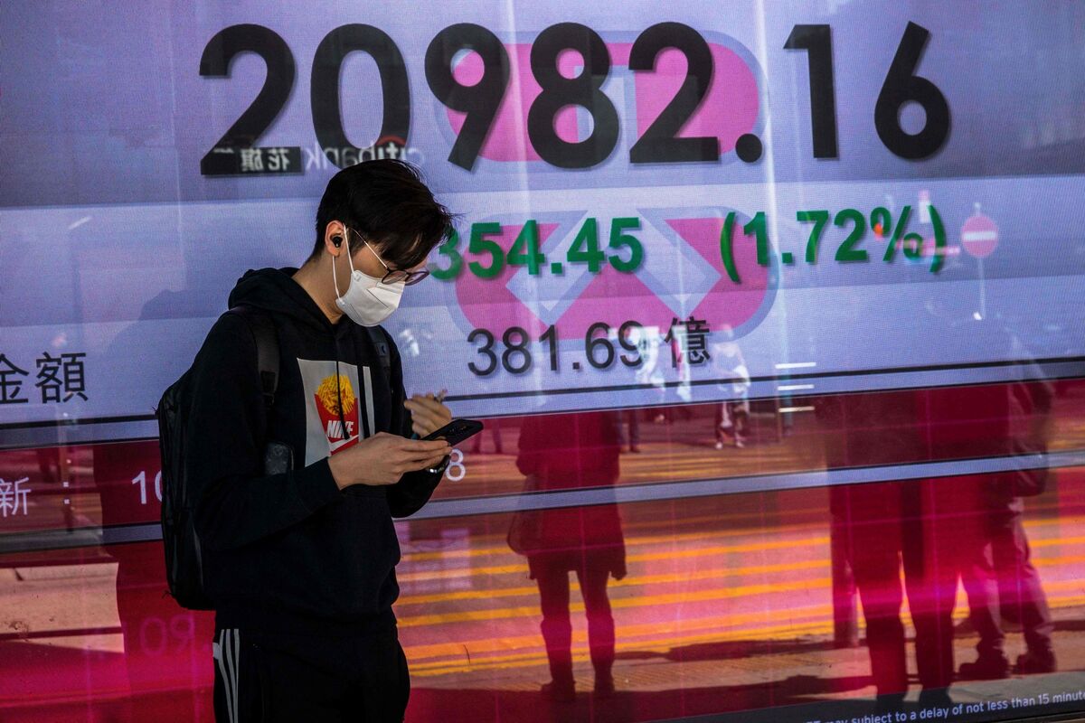 Chinese Stocks Surge In Hong Kong Amid Easing Trade Tensions