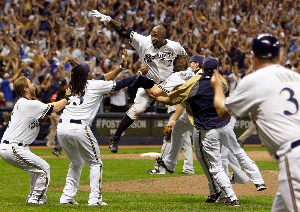 Diamondbacks' Walk-Off Win Stuns Brewers In Ninth Inning
