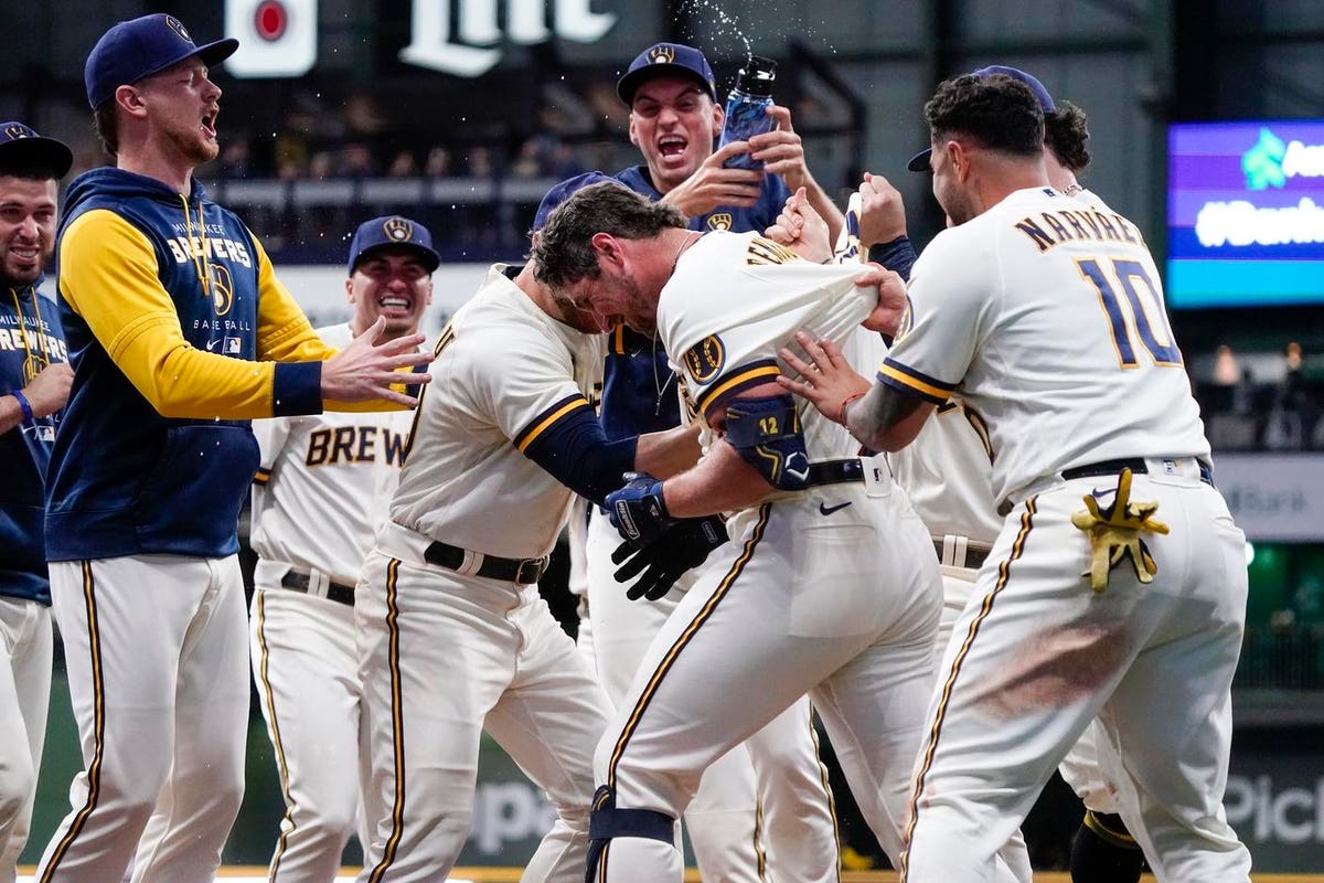 Turang's Bunt Delivers Walk-Off Win For Brewers Turang's Bunt Delivers Walk-Off Win For Brewers