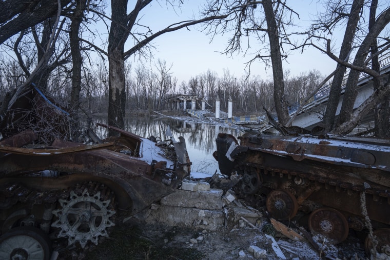 Ukraine Conflict Reignites After Putin's Easter Ceasefire Ends Ukraine Conflict Reignites After Putin's Easter Ceasefire Ends